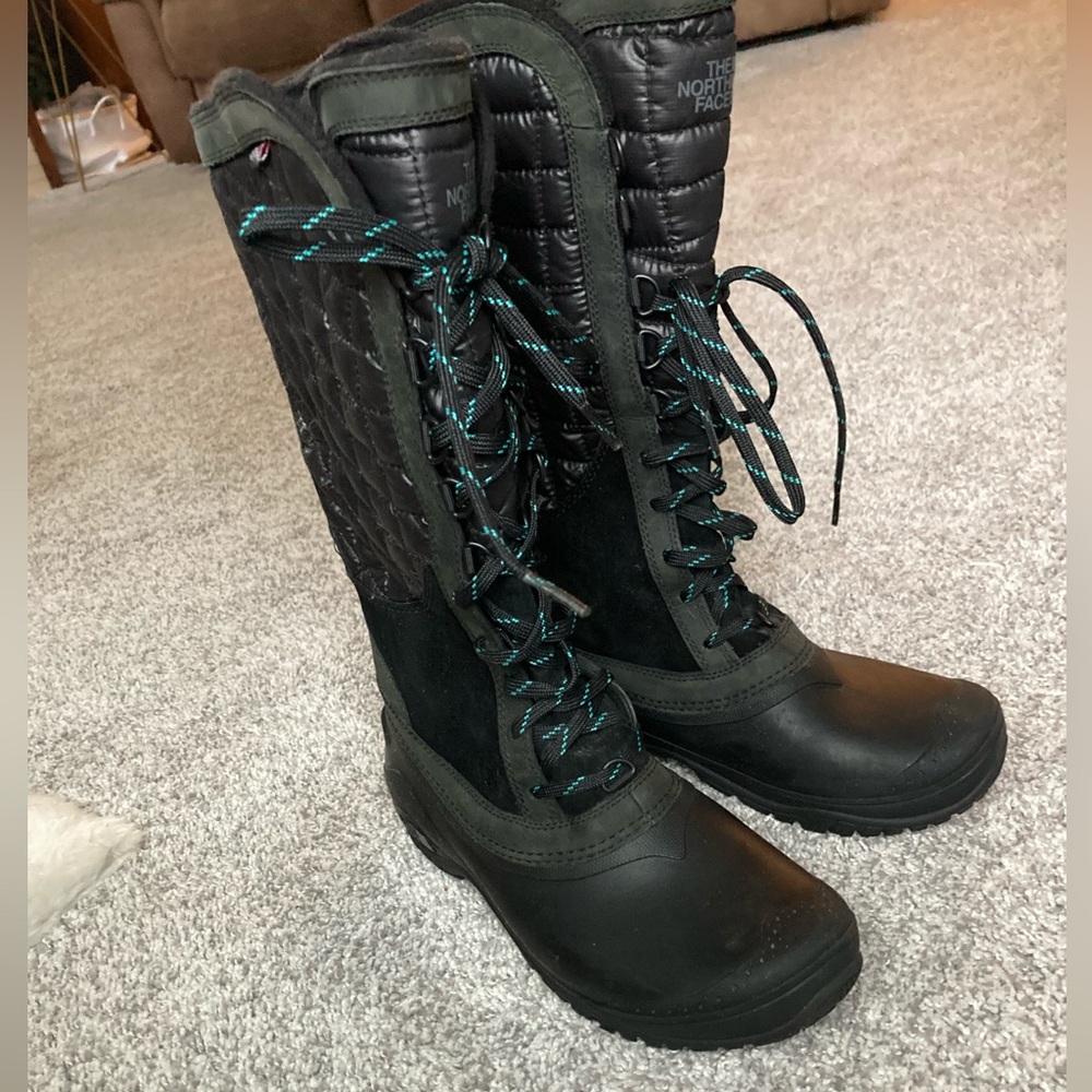 Women’s north face snow boots US size 8